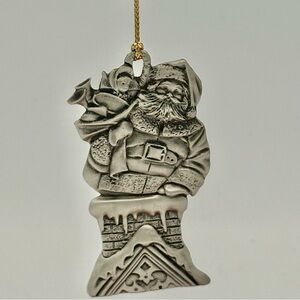 Vintage 1994 Avon "Santa's Arrival" collectible pewter Christmas ornament 3.25”